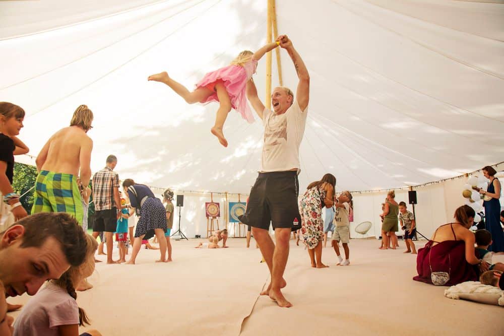 Děti na Healing Festivalu Dětský program Rodinná zóna Hlídání dětí Adventure Camp